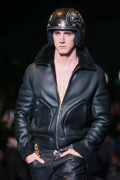 Look 90